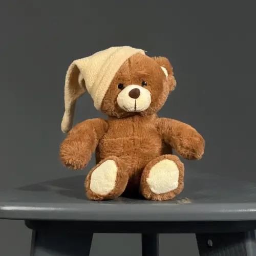 Мишка Топотыж в бежевом колпаке