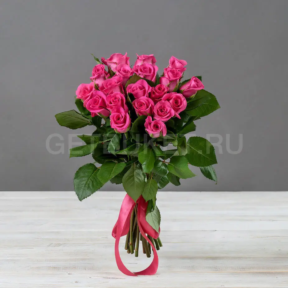 66071 Букет из 19 малиновых кенийских роз