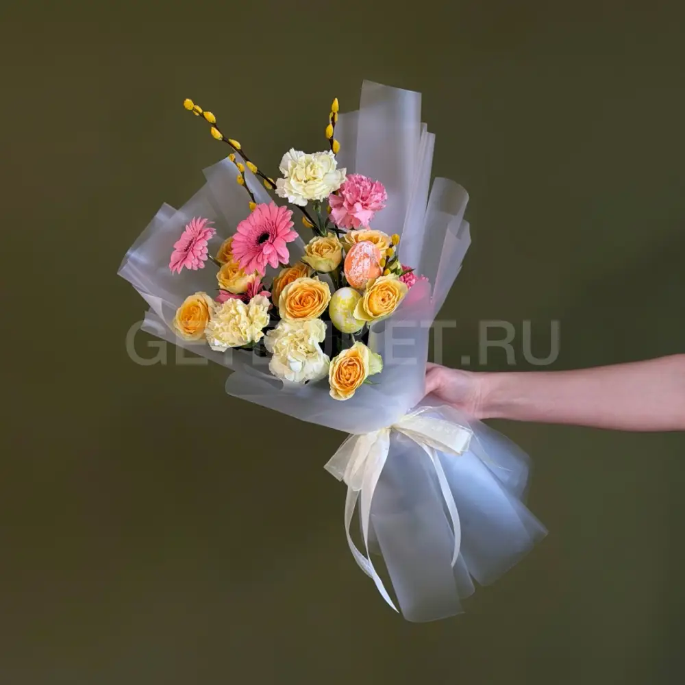 226527 Пасхальный букет из гвоздик, кустовых роз и гербер с вербой