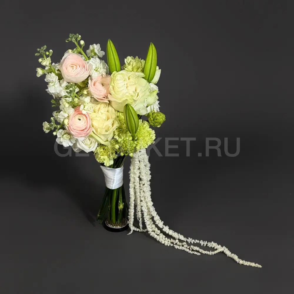 228847 Букет невесты из ранункулюсов, роз и лилии