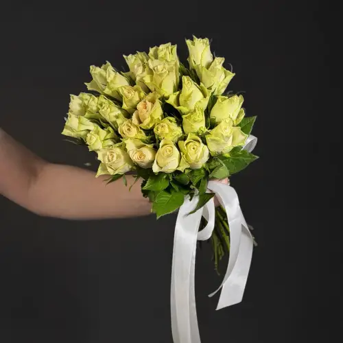 Букет из 21 белой кенийской розы