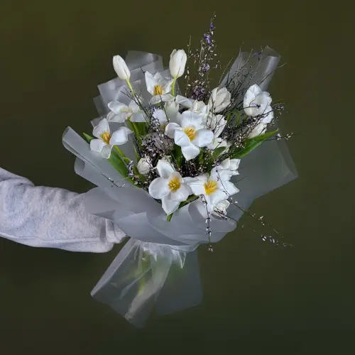 Букет из тюльпанов с генистой